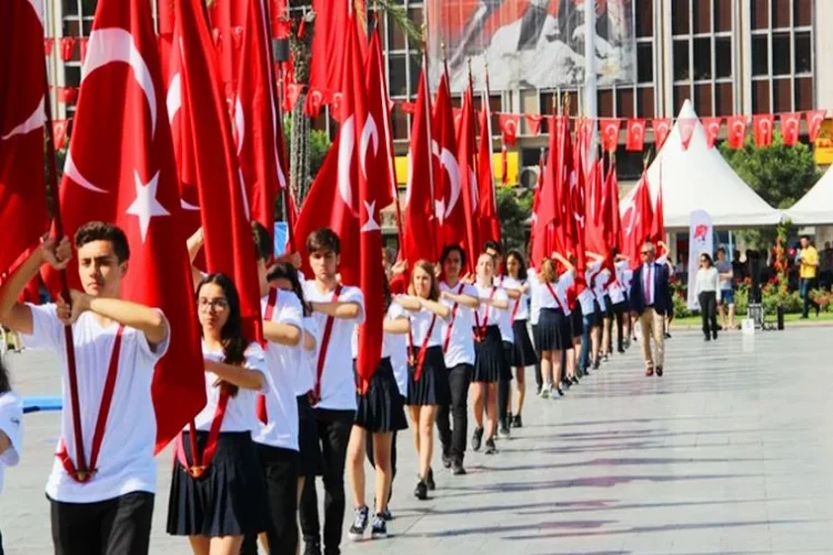 İzmir iş dünyası 19 Mayıs’ı kutladı