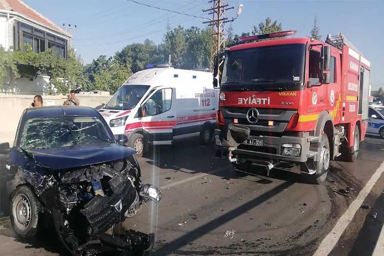 Karaman’da polis aracı ile otomobil çarpıştı