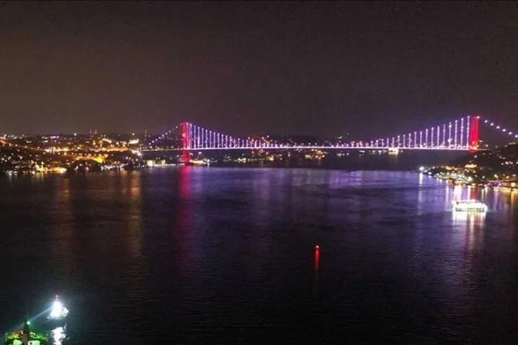 Kargo gemisi arızalandı: İstanbul Boğazı'nda gemi trafiği askıya alındı