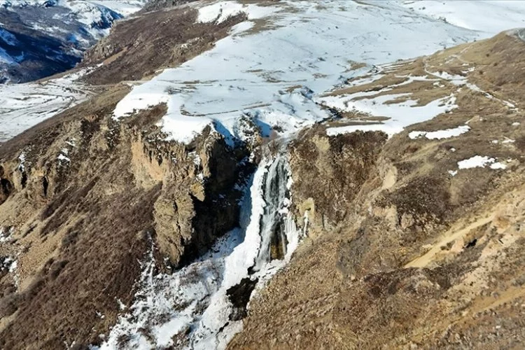 Kars'ın doğal güzellikleri buzla kaplandı