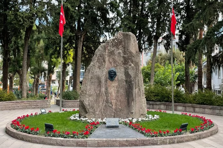 Karşıyaka’da Anneler Günü’nde Zübeyde Hanım anıtına çiçekler sunulacak