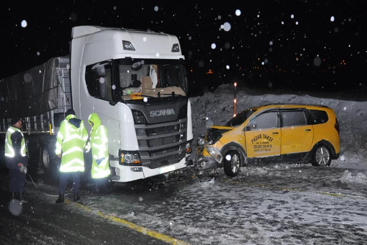 Kars’ta tır ile taksi çarpıştı: Ölü ve yaralılar var!