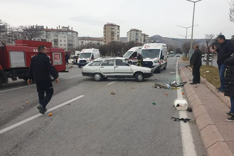 Kayseri'de otomobiller çarpıştı