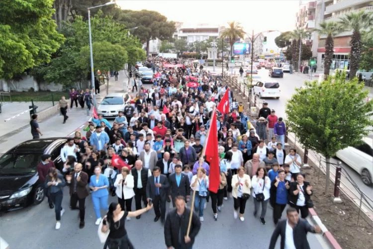 Kemalpaşa'nın 19 Mayıs coşkusu sokaklarını doldurdu