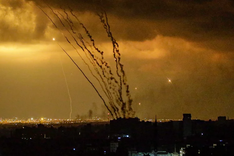 İsrail Gazze'de kilise vurdu!