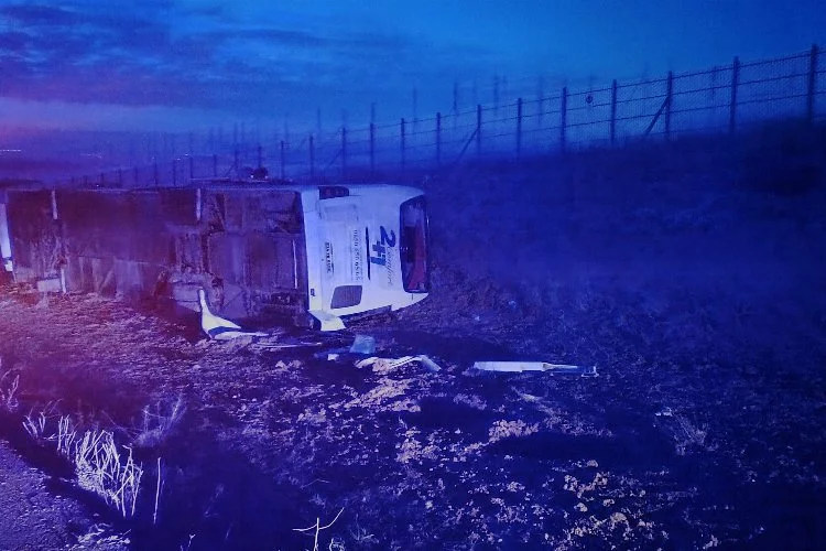 Kırşehir'de yolcu otobüsü kaza yaptı: Çok sayıda yaralı var