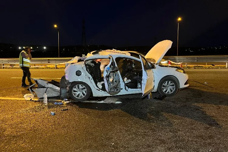Kocaeli'de ölümlü kaza: Kamyonet ile otomobil çarpıştı