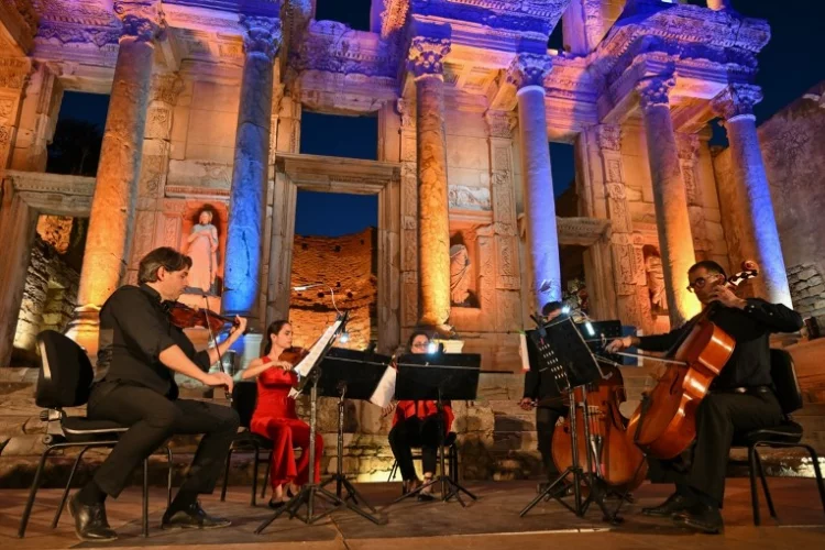 Wiener Kammersymphonie, İzmir'de sahne aldı