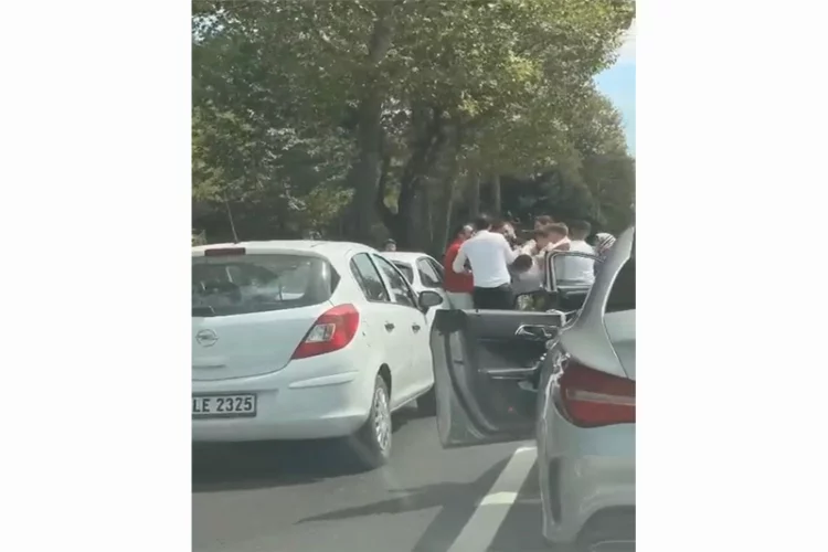 İstanbul trafiğinde konvoycu dehşeti!