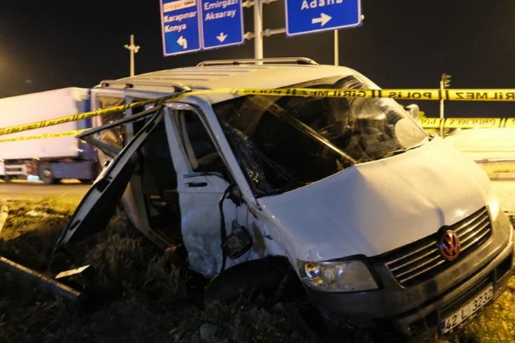 Konya'da feci kaza: Midibüsle panelvan çarpıştı, onlarca kişi yaralandı