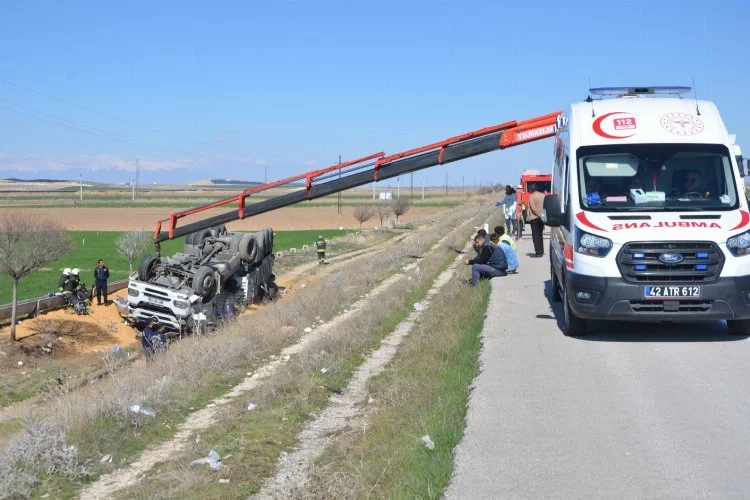 Konya'da kaza: Tır şarampole devrildi
