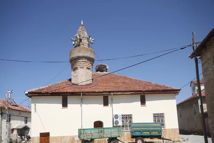 Konya'daki cami güdük minaresiyle dikkat çekiyor 