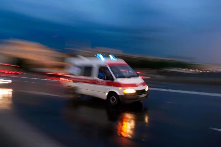 Kütahya'da kaza: Tırla çarpışan otomobilin sürücüsü öldü, eşi yaralandı