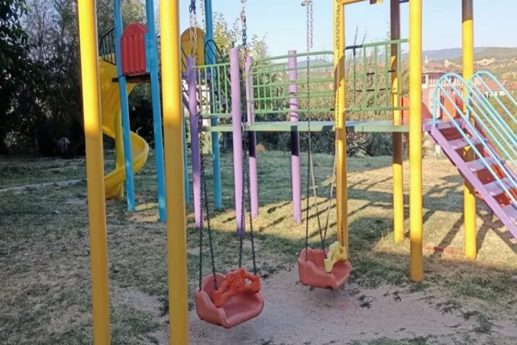 Kütahya Gediz’de park ve yeşil alanlar onarılıyor