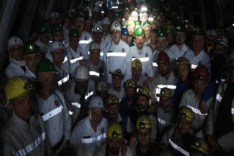 Bakan Işıkhan Zonguldak’ta madencilerle bir araya geldi