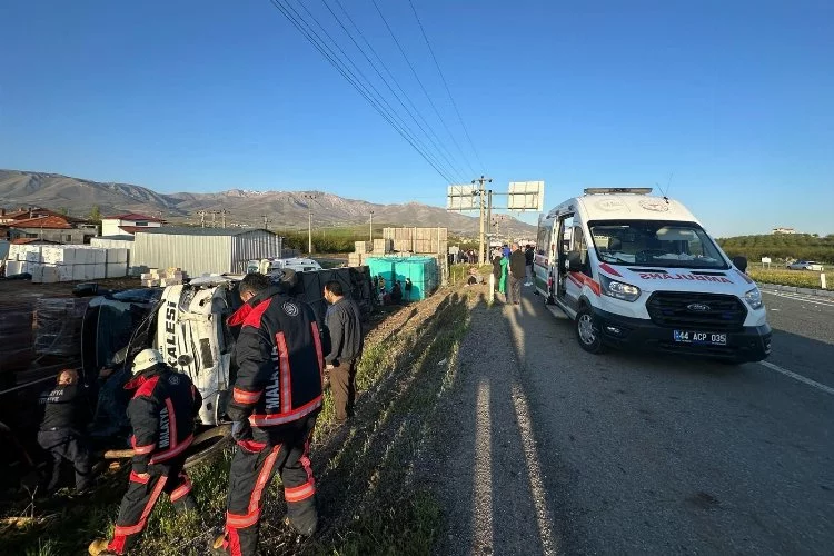 Malatya’da feci kaza: Yolcu otobüsü devrildi, çok sayıda yaralı var