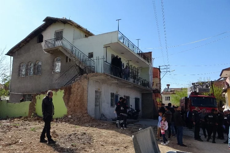Malatya’da polislerin ikna etme mücadelesi: Boşanma sürecindeki eski polis memuru, kendini eve kapattı