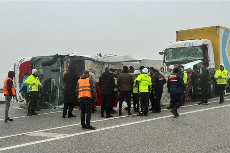 Konya'da araçlar birbirine girdi: Çok sayıda yaralı var