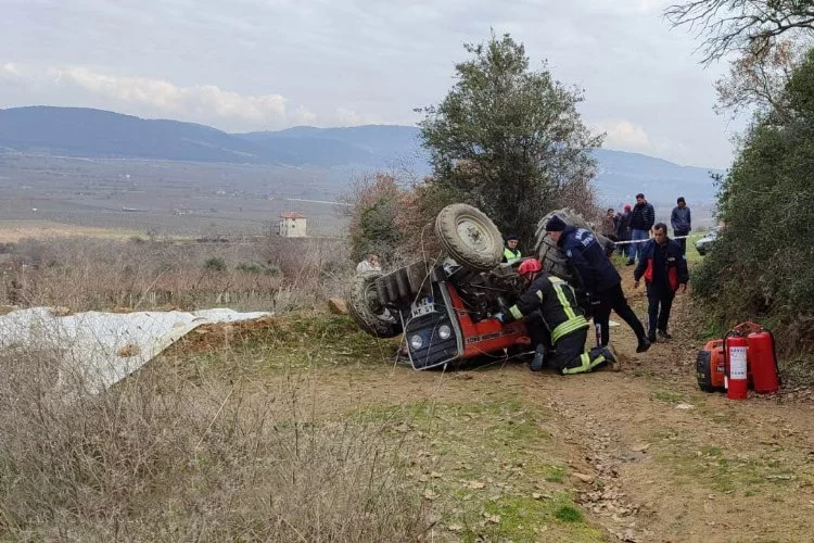 Manisa’da feci kaza: Devrilen traktörün altında can verdi