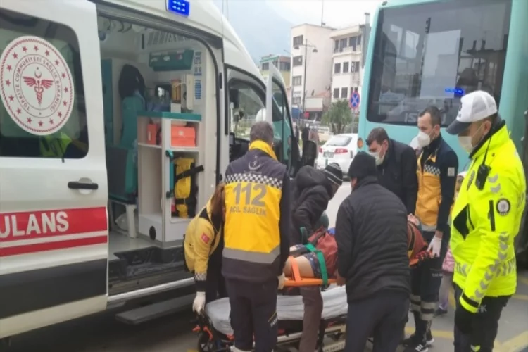 Manisa'da halk otobüsünden düşen kadın yaralandı