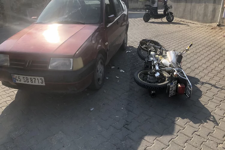 Manisa'da motosiklet ile otomobil çarpıştı