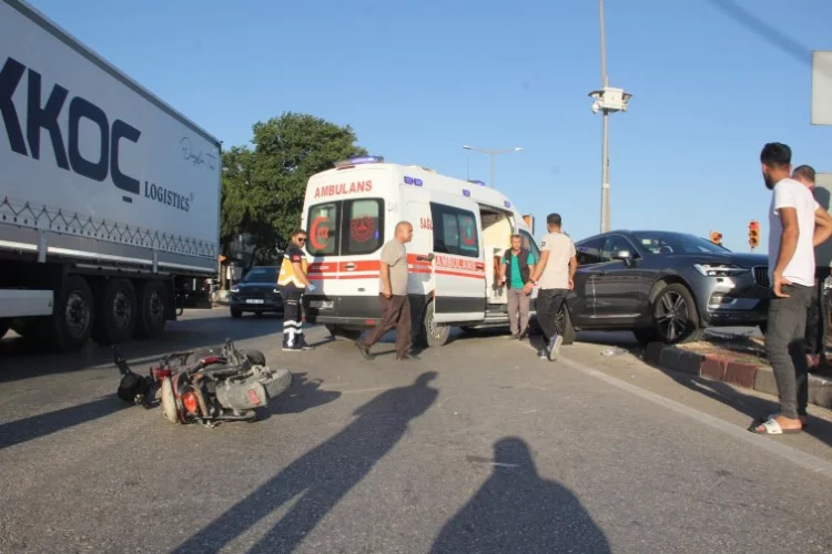 Manisa'da kaza! Lüks otomobille elektrikli bisiklet çarpıştı