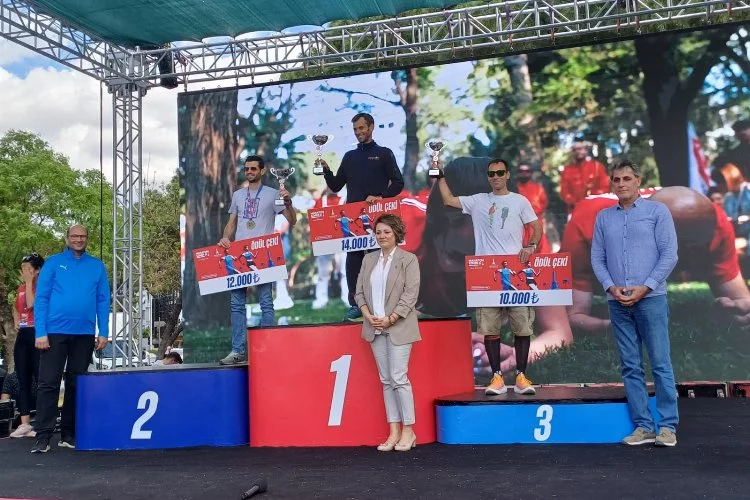 Maraton İzmir 42K koşusunun kazananları belli oldu