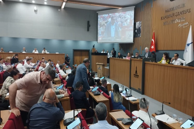İzmir’in meclisinde ‘barış’ sağlandı