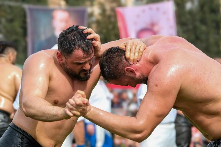 Menemen'de yağlı güreşler festival havasında geçti