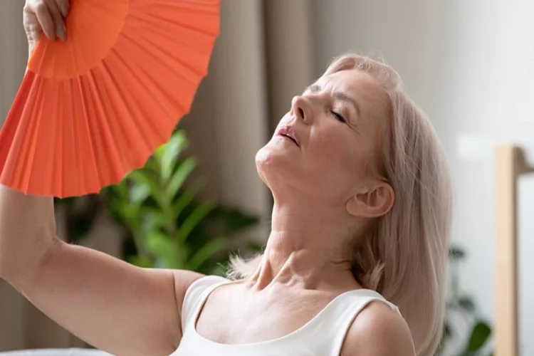Zararlı alışkanlıklar menopozu tetikliyor