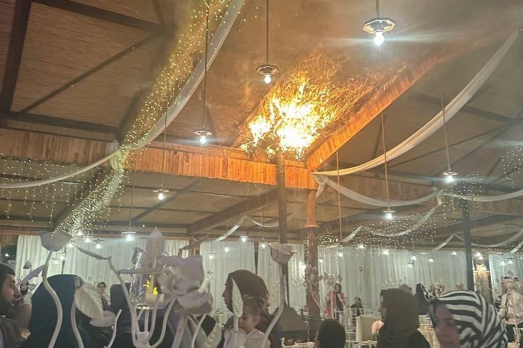 Mersin'de panik anları: Düğün töreninde yangın çıktı