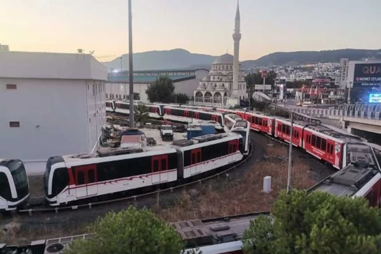 İzmir metro ve tramvayda son durum ne? Metro seferleri düzeldi mi? İşte ulaşımı kitleyen grevde son durum...