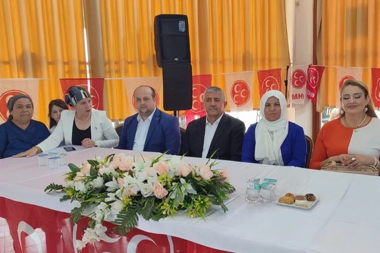 MHP'li Şahin partisinin Ödemiş'te düzenlediği Anneler Günü etkinliğine katıldı
