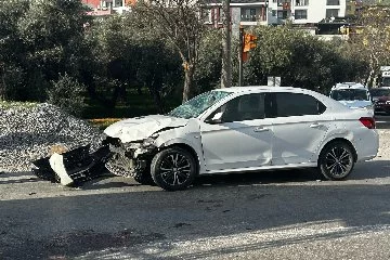 Milas’ta feci kaza: Otomobil ile motosiklet çarpıştı