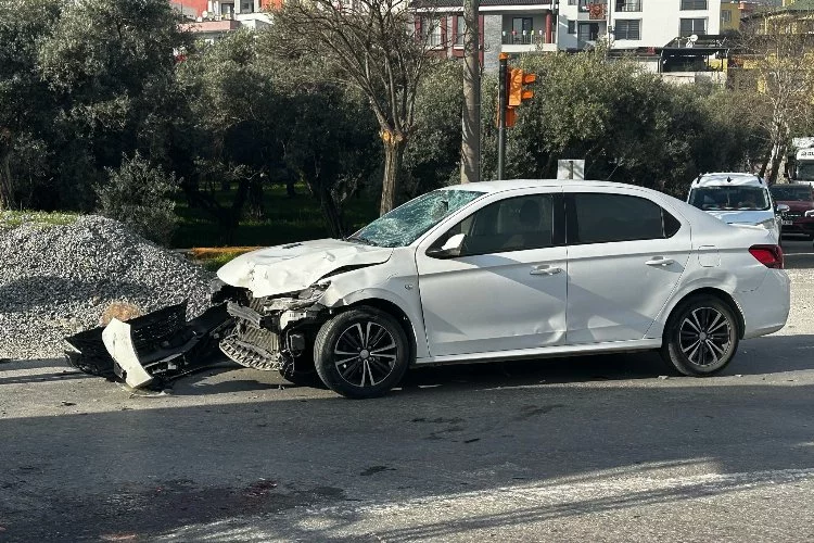 Milas’ta feci kaza: Otomobil ile motosiklet çarpıştı