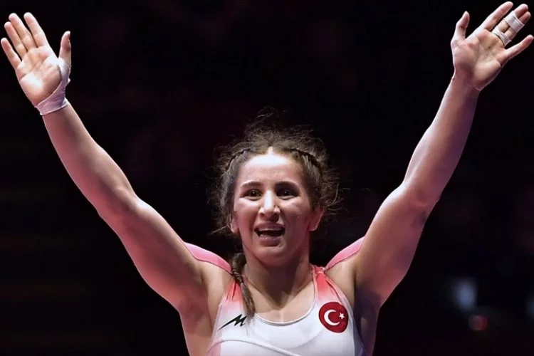 Milli Güreşçi Zeynep Yetgil Paris 2024 Olimpiyat Oyunları'na kota aldı