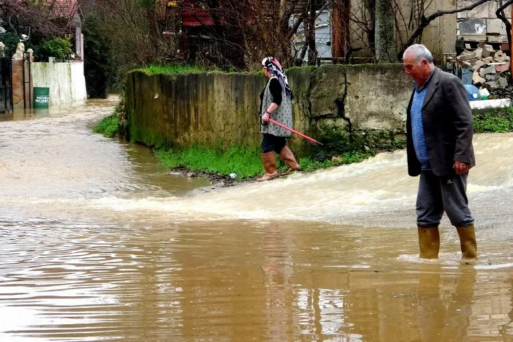Muğla'da şiddetli yağış sonrası sokaklar göle döndü