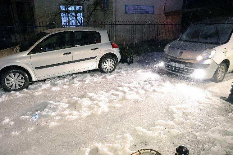 Muğla’da sokaklar karla değil doluyla kaplandı