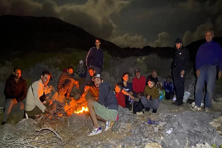 Mahsur kalan 15 düzensiz göçmen jandarma tarafından kurtarıldı