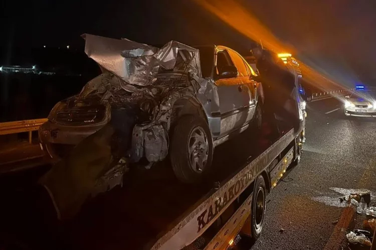 Milas-Bodrum karayolunda kaza: Araç metal yığınına döndü