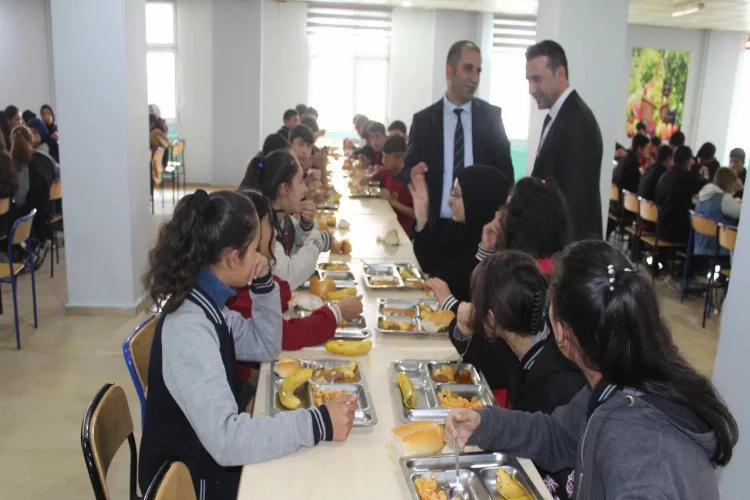 Başkan Tunçel, ilçedeki okulları ziyaret etti