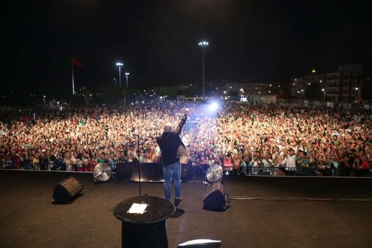 Müziğin Dev İsimlerinden İzmir’de Dev Konser  (15) (Özel)