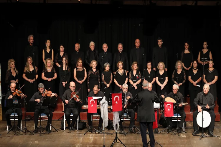 Narlıdere'de unutulmaz anma: Atatürk'e özel konserde şarkılar, sergilerle taçlandı