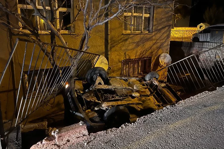 Nevşehir’de kontrolden çıkan otomobil bahçeye uçtu