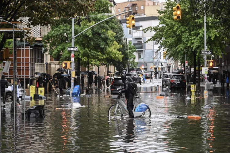 New York'ta su baskınları nedeniyle olağanüstü hal ilan edildi