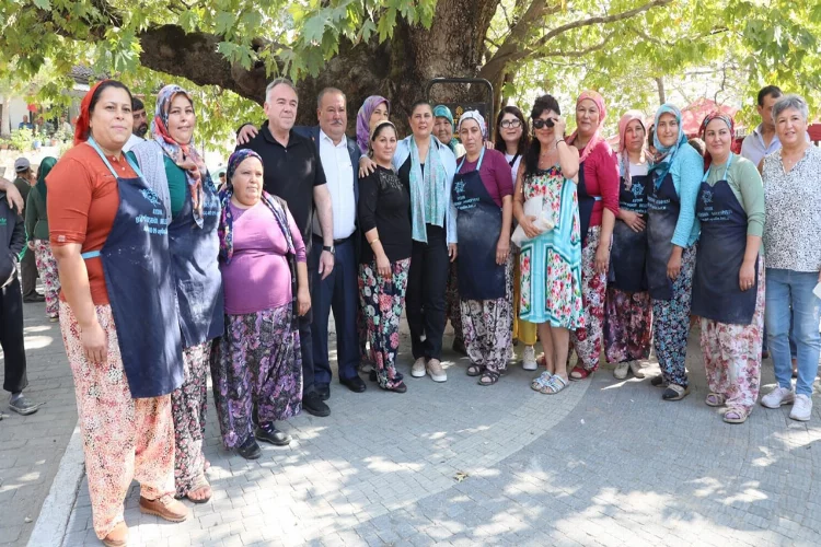 Özlem Çerçioğlu, Selatin Pazarı’nda vatandaşlarla buluştu