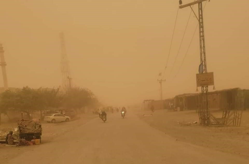 Pakistan’da kum fırtınası (2)