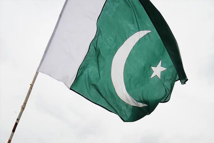 Pakistan’da hava üssüne saldırı