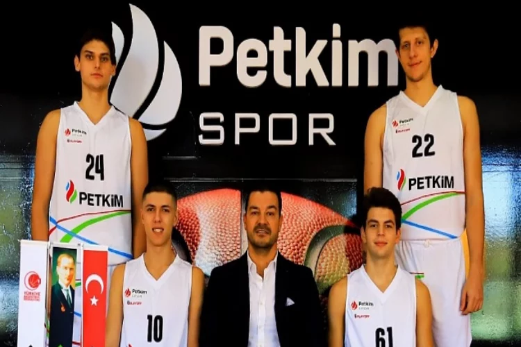 Petkimspor’da 4 genç profesyonel oldu