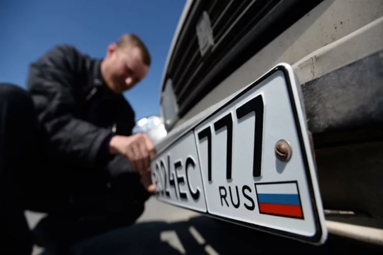 Polonya, Rus plakalı araçların ülkeye girişini yasakladı